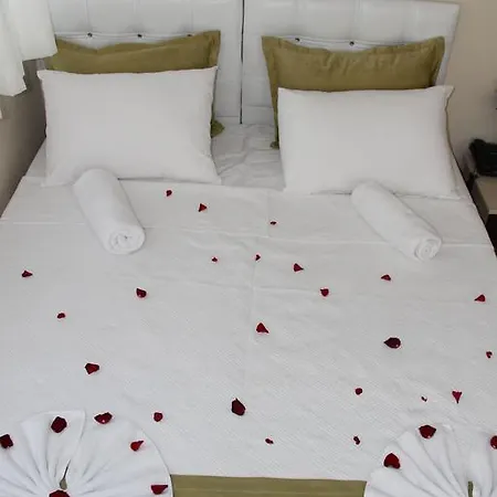 Hotel Tuana *